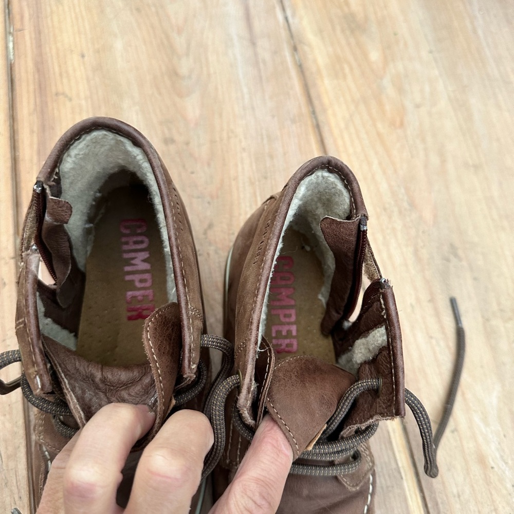 Kids camper boots. Size 4 / eu 35.  stylish classy. Comfey. - Picture 6 of 6